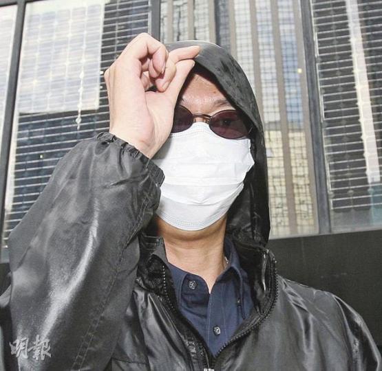 被告阮毓健於舊愛Y作供時一直盯着她,惟Y無回應。(林振東攝) 被告阮毓健於舊愛Y作供時一直盯着她,惟Y無回應。(林振東攝)