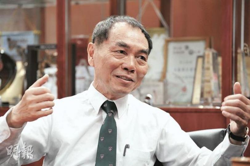 黃宇和接受本報專訪時表示,過去數十年為求就孫中山的事蒐證,不斷穿梭他的故鄉翠亨村、美國、英國和香港大學的藏館和研究所「數萬次」,差不多花上畢生積蓄,但能夠深入了解孫中山這一代偉人,直言「相當值得」。(葉漢華攝) 黃宇和接受本報專訪時表示,過去數十年為求就孫中山的事蒐證,不斷穿梭他的故鄉翠亨村、美國、英國和香港大學的藏館和研究所「數萬次」,差不多花上畢生積蓄,但能夠深入了解孫中山這一代偉人,直言「相當值得」。(葉漢華攝)