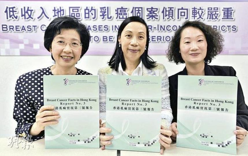 乳癌基金會主席霍何綺華(中)表示,基金會會為5000基層婦女提供免費乳癌檢查,而下月9日將舉行PINK WALK為基金會籌款,有興趣參加者可致電3143 7333查詢。圖左為乳癌資料庫督導委員會主席張淑儀,右為委員會成員陳穎懷。(何家達攝) 乳癌基金會主席霍何綺華(中)表示,基金會會為5000基層婦女提供免費乳癌檢查,而下月9日將舉行PINK WALK為基金會籌款,有興趣參加者可致電3143 7333查詢。圖左為乳癌資料庫督導委員會主席張淑儀,右為委員會成員陳穎懷。(何家達攝)