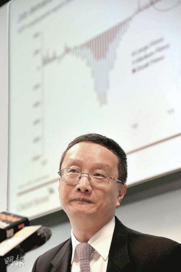 瑞信亞洲區首席經濟分析員陶冬認為,本港樓市下降周期已開展,買樓黃金窗口已關閉,但由於本港銀行仍然穩健,槓桿率低,故相信樓價不會一下子暴跌。(葉漢華攝) 瑞信亞洲區首席經濟分析員陶冬認為,本港樓市下降周期已開展,買樓黃金窗口已關閉,但由於本港銀行仍然穩健,槓桿率低,故相信樓價不會一下子暴跌。(葉漢華攝)