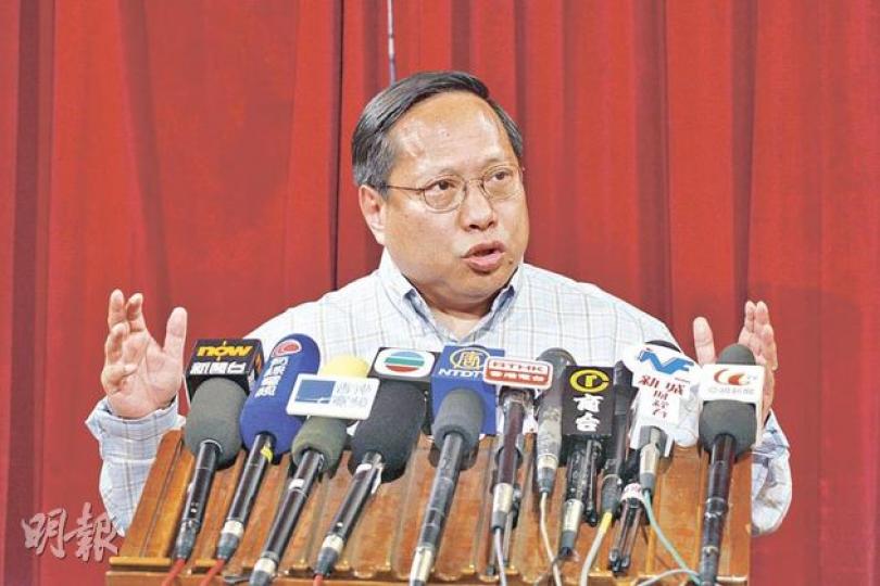 民主黨將於10月9日決定派誰參選特首,該黨主席何俊仁(圖)指唐英年出身富豪家族,與內地及香港商界關係深,質疑他會以商家心態治港。(李紹昌攝) 民主黨將於10月9日決定派誰參選特首,該黨主席何俊仁(圖)指唐英年出身富豪家族,與內地及香港商界關係深,質疑他會以商家心態治港。(李紹昌攝)