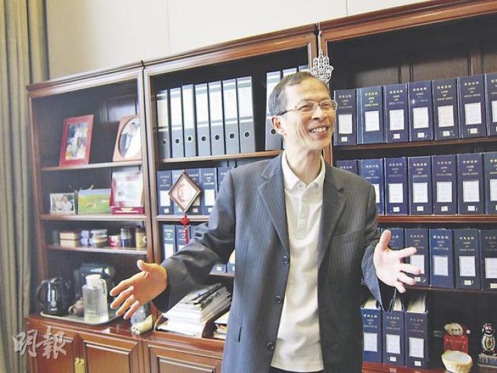 立法會主席曾鈺成昨與傳媒茶敘,提倡聯合政府不應只是吸納各黨人才,而是要制訂共同綱領。(何曉勤攝) 立法會主席曾鈺成昨與傳媒茶敘,提倡聯合政府不應只是吸納各黨人才,而是要制訂共同綱領。(何曉勤攝)