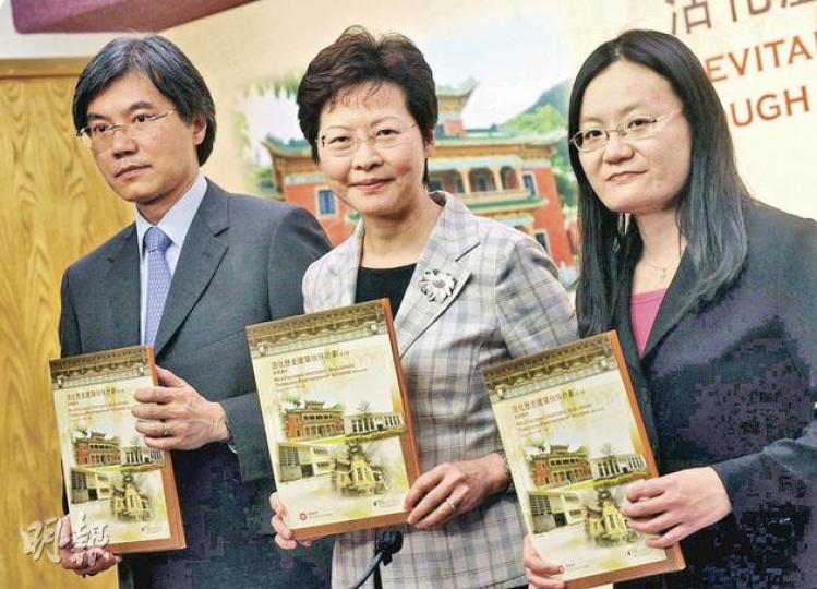 發展局長林鄭月娥公布第三期活化歷史建築計劃名單時,被問及是否希望「留任」跟進項目。她說,自己能否看到項目落成「不重要」,重要是市民可以享用,「落成的時候可請我回去參觀或享受吓」。(余俊亮攝) 發展局長林鄭月娥公布第三期活化歷史建築計劃名單時,被問及是否希望「留任」跟進項目。她說,自己能否看到項目落成「不重要」,重要是市民可以享用,「落成的時候可請我回去參觀或享受吓」。(余俊亮攝)