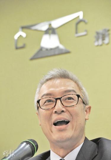 消委會住宅物業消費者問題工作小組召集人何沛謙認為,一手樓買家若簽約3日內撻訂也要被沒收高達樓價5%樓款的水平太高,未能有效保障消費者,促請政府參考澳洲及新加坡做法,訂立較低的沒收訂金水平。(葉漢華攝) 消委會住宅物業消費者問題工作小組召集人何沛謙認為,一手樓買家若簽約3日內撻訂也要被沒收高達樓價5%樓款的水平太高,未能有效保障消費者,促請政府參考澳洲及新加坡做法,訂立較低的沒收訂金水平。(葉漢華攝)