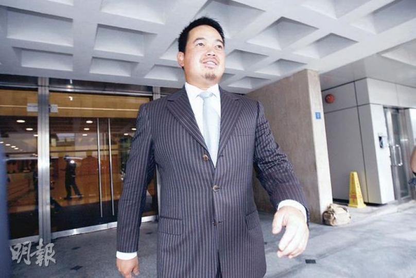 李建勤不希望夫婦有孩子而要求妻子墮胎,兩人最終因此離婚。(李紹昌攝)曾昭穎(右)坦言為了與李氏父子打官司,離婚後要節衣縮食兼按樓賣樓。(李紹昌攝) 李建勤不希望夫婦有孩子而要求妻子墮胎,兩人最終因此離婚。(李紹昌攝)曾昭穎(右)坦言為了與李氏父子打官司,離婚後要節衣縮食兼按樓賣樓。(李紹昌攝)