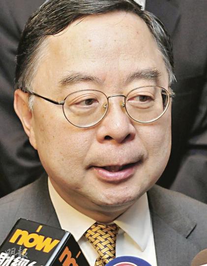 陳啟宗噚日話,政府唔肯聽發展商意見,一直都冇主動賣地,搞到供不應求,被迫要復建居屋。(劉焌陶攝) 陳啟宗噚日話,政府唔肯聽發展商意見,一直都冇主動賣地,搞到供不應求,被迫要復建居屋。(劉焌陶攝)