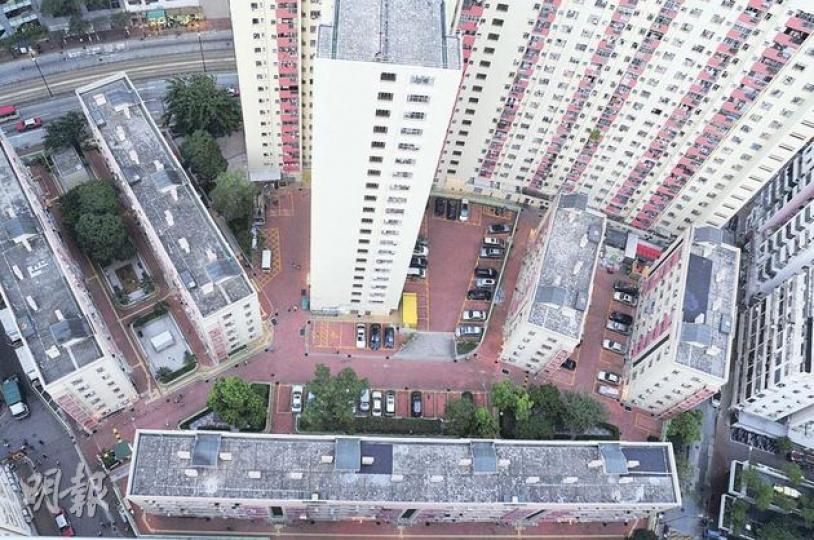 北角模範邨已有57年歷史,全邨只有6座629個單位,若重建及善用斜坡,並以7倍地積比發展,公屋數目可大增25倍,至1.6萬個。(劉焌陶攝) 北角模範邨已有57年歷史,全邨只有6座629個單位,若重建及善用斜坡,並以7倍地積比發展,公屋數目可大增25倍,至1.6萬個。(劉焌陶攝)