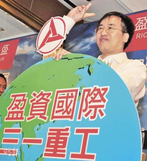 黎中銀搖晒頭話梁老闆做官呢個消息完全係謠傳,咁又係,捐晒成副身家去做官,睇怕都無幾多個生意人肯制啦。(劉焌陶攝) 黎中銀搖晒頭話梁老闆做官呢個消息完全係謠傳,咁又係,捐晒成副身家去做官,睇怕都無幾多個生意人肯制啦。(劉焌陶攝)
