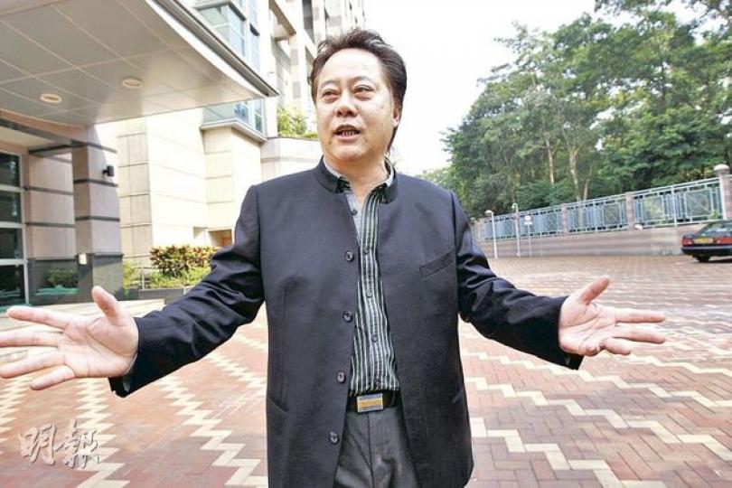 在上水鄉委會選舉中擊敗簡炳墀、連任主席的侯志強（圖）承認，早在簡涉嫌以13萬元買票之前，就曾派人偷拍侯金林和其他村長的會面。（李紹昌攝）被告簡炳墀（左二）昨出庭聽審，兒子簡永強（右二）和簡永輝（左一）仍然陪伴在旁。（李紹昌攝）（明報製圖）