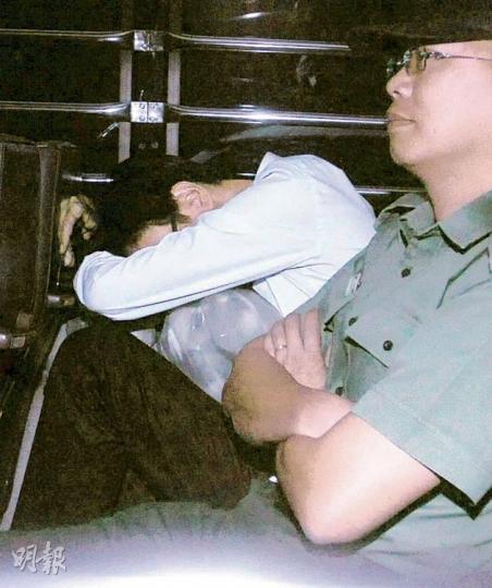 被告被判囚6年後,由囚車押走。(尹錦恩攝) 被告被判囚6年後,由囚車押走。(尹錦恩攝)