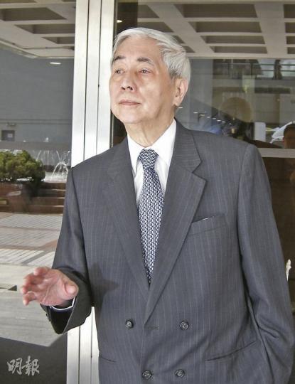 原告林英偉為番禺會所華仁小學前校長,為追討180萬元出售物業的款項,昨日與相識逾20載的前同事兼朋友趙宏琪對簿公堂。(梁珮珊攝) 原告林英偉為番禺會所華仁小學前校長,為追討180萬元出售物業的款項,昨日與相識逾20載的前同事兼朋友趙宏琪對簿公堂。(梁珮珊攝)