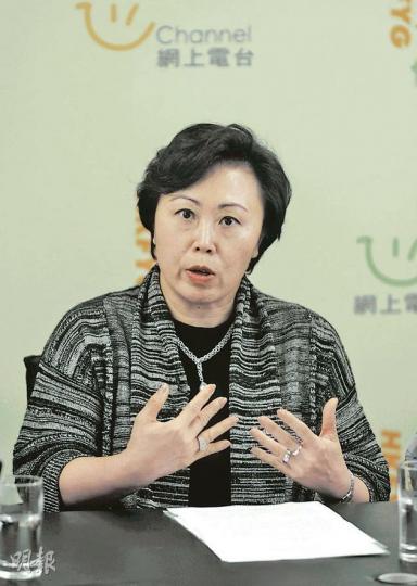 運輸及房屋局長鄭汝樺昨出席網上電台節目。她透露,明年檢討港鐵可加可減機制,加入新元素。(何家達攝) 運輸及房屋局長鄭汝樺昨出席網上電台節目。她透露,明年檢討港鐵可加可減機制,加入新元素。(何家達攝)