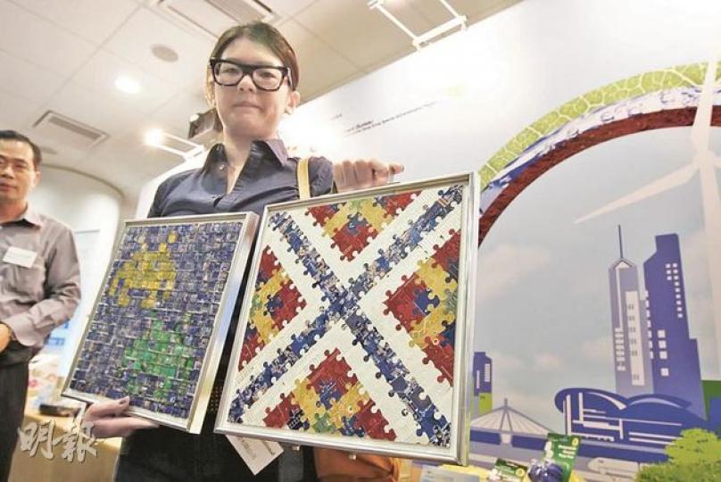 環保公司科域國際將電路板循環再造成裝飾馬賽克,希望開拓高檔建築材料市場。(李紹昌攝) 環保公司科域國際將電路板循環再造成裝飾馬賽克,希望開拓高檔建築材料市場。(李紹昌攝)