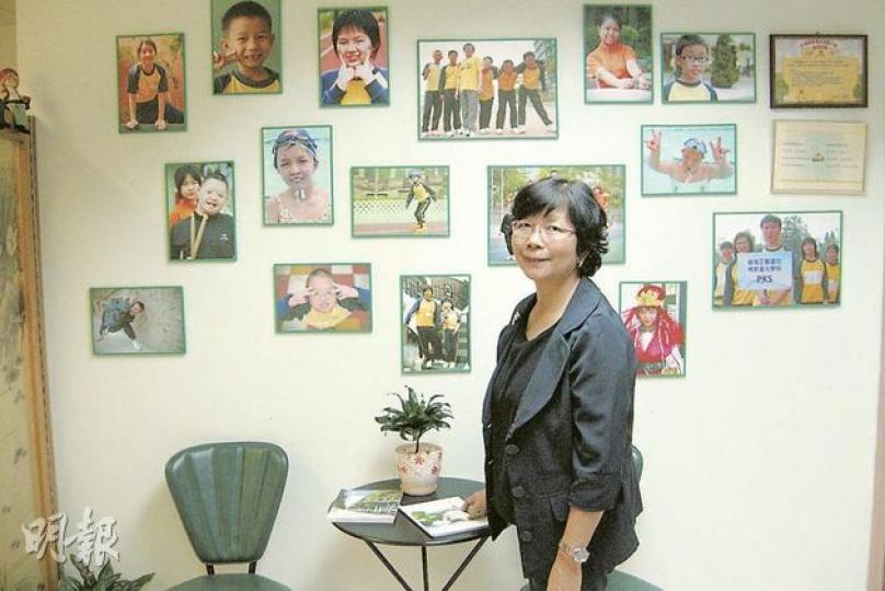 佛教普光學校校長何巧嬋說,該校為中、輕度智障學童學校,不少學生的語文能力頗佳,卻不能擁有與主流學生同等的學習機會。(林景輝攝)來自單親家庭的中度智障學童羅智遠(前稱羅奧奇),現於粉嶺香海正覺蓮社佛教普光學校就讀小四。(林景輝攝) 佛教普光學校校長何巧嬋說,該校為中、輕度智障學童學校,不少學生的語文能力頗佳,卻不能擁有與主流學生同等的學習機會。(林景輝攝)來自單親家庭的中度智障學童羅智遠(前稱羅奧奇),現於粉嶺香海正覺蓮社佛教普光學校就讀小四。(林景輝攝)