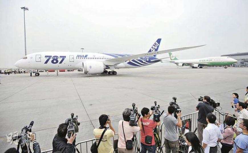 波音787夢幻客機載客處女航首站香港,惟全日空暫無意以787飛香港航班。(李澤彤攝) 波音787夢幻客機載客處女航首站香港,惟全日空暫無意以787飛香港航班。(李澤彤攝)