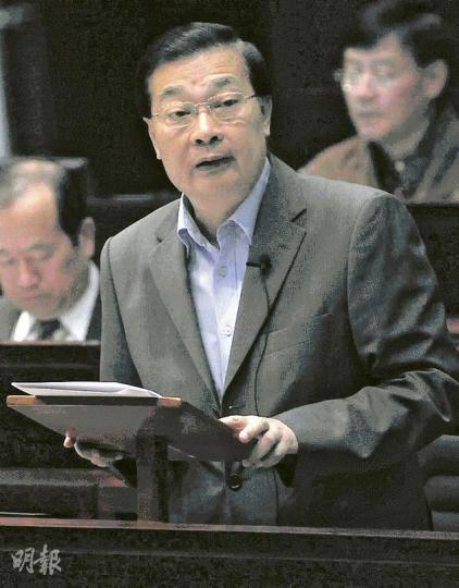 立法會昨起辯論《施政報告》致謝議案,民建聯主席譚耀宗雖已表態支持,但他認為新居屋計劃補地價措施或對舊居屋業主不公平。(何家達攝)自由黨劉健儀提出致謝議案時表示,落實復建居屋時政府應避免激起社會矛盾甚至引起對立。(何家達攝) 立法會昨起辯論《施政報告》致謝議案,民建聯主席譚耀宗雖已表態支持,但他認為新居屋計劃補地價措施或對舊居屋業主不公平。(何家達攝)自由黨劉健儀提出致謝議案時表示,落實復建居屋時政府應避免激起社會矛盾甚至引起對立。(何家達攝)