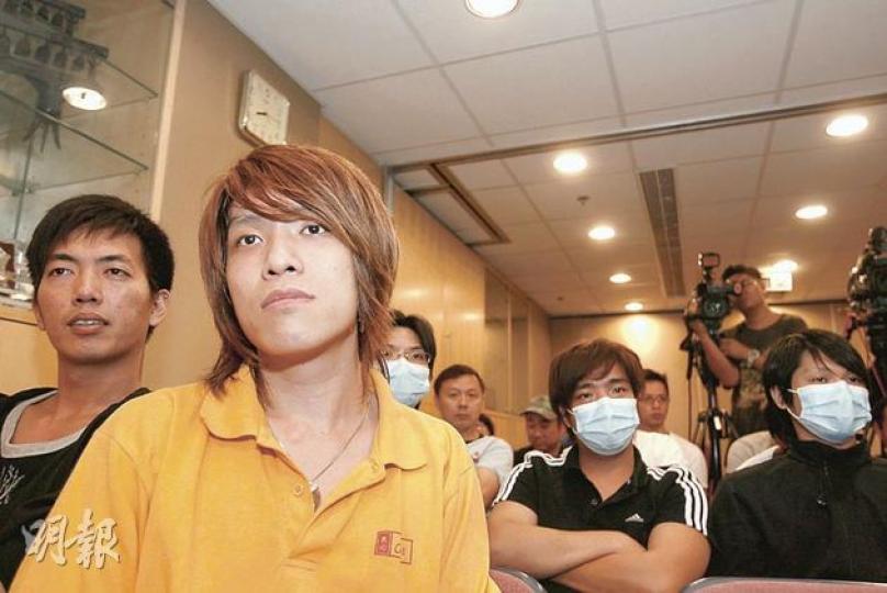 美心西餅約40名運輸及交收組員工就遣散費問題,與資方談判破裂,勞方至今日凌晨仍開會討論下一步行動,不排除最快於今日罷工或拒絕送貨。(郭慶輝攝) 美心西餅約40名運輸及交收組員工就遣散費問題,與資方談判破裂,勞方至今日凌晨仍開會討論下一步行動,不排除最快於今日罷工或拒絕送貨。(郭慶輝攝)