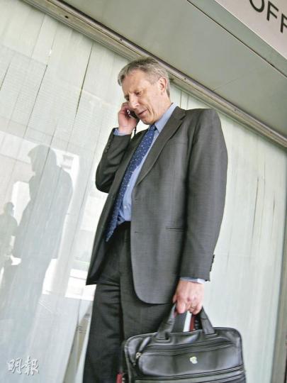 專家證人博昂志昨直斥黃嘉謀在事發當日的表現無知識、無信心等,又慨嘆本港私家診所的整形外科缺乏監管。(林綺琪攝) 專家證人博昂志昨直斥黃嘉謀在事發當日的表現無知識、無信心等,又慨嘆本港私家診所的整形外科缺乏監管。(林綺琪攝)