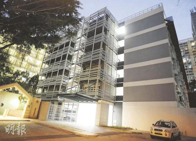港大明德學院擬於明年起,以年租560萬元向港大專業進修學院租用圖中華富邨校舍,該校舍前身為廣悅堂基悅小學,學校停辦後交還教育局,由教育局分配予港大專業進修學院使用。(劉焌陶攝)(明報製圖) 港大明德學院擬於明年起,以年租560萬元向港大專業進修學院租用圖中華富邨校舍,該校舍前身為廣悅堂基悅小學,學校停辦後交還教育局,由教育局分配予港大專業進修學院使用。(劉焌陶攝)(明報製圖)