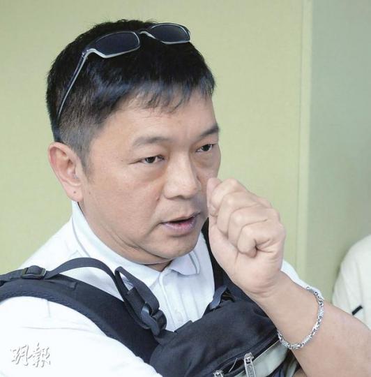 日前指摘全國人大常委范徐麗泰對參選特首一事猶豫不決的天水圍居民,名叫吳錦泉,他正爭取參選社福界選委。(劉焌陶攝) 日前指摘全國人大常委范徐麗泰對參選特首一事猶豫不決的天水圍居民,名叫吳錦泉,他正爭取參選社福界選委。(劉焌陶攝)