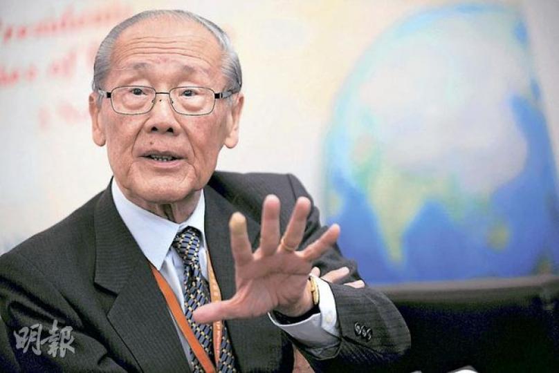 港大前校長王賡武認同大學校長需具政治觸覺,又認為校長「照顧國家」是必要任務。(何家達攝) 港大前校長王賡武認同大學校長需具政治觸覺,又認為校長「照顧國家」是必要任務。(何家達攝)