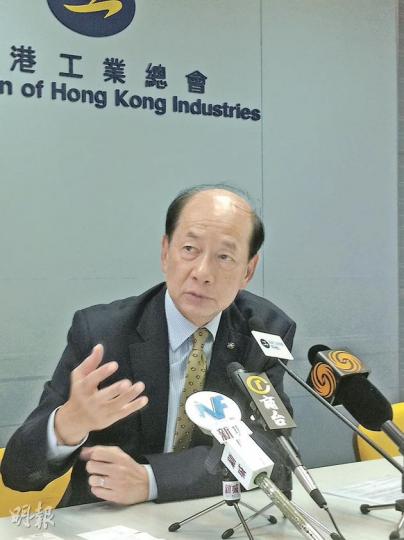 香港工業總會副主席劉展灝表示,已去信廣東省政府,希望明年1月1日落實的新最低工資標準可暫緩1年執行,以紓港企之困。(陳子凌攝) 香港工業總會副主席劉展灝表示,已去信廣東省政府,希望明年1月1日落實的新最低工資標準可暫緩1年執行,以紓港企之困。(陳子凌攝)