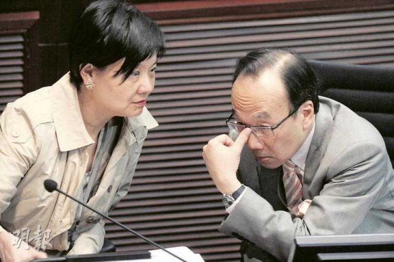 公民黨創黨黨魁余若薇(左)昨日力撐梁家傑(右)應繼續任黨魁一職,強調對方獲很多黨員支持。(劉焌陶攝) 公民黨創黨黨魁余若薇(左)昨日力撐梁家傑(右)應繼續任黨魁一職,強調對方獲很多黨員支持。(劉焌陶攝)