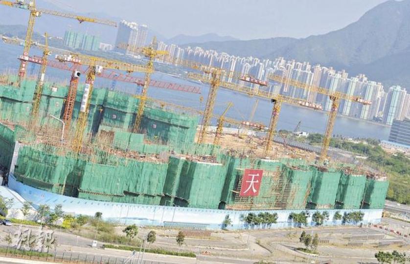 大埔白石角天賦海灣「天池屋」頂層特色戶,剛以呎價2.76萬元落實成交,創下新界分層豪宅新高紀錄。(劉焌陶攝) 大埔白石角天賦海灣「天池屋」頂層特色戶,剛以呎價2.76萬元落實成交,創下新界分層豪宅新高紀錄。(劉焌陶攝)