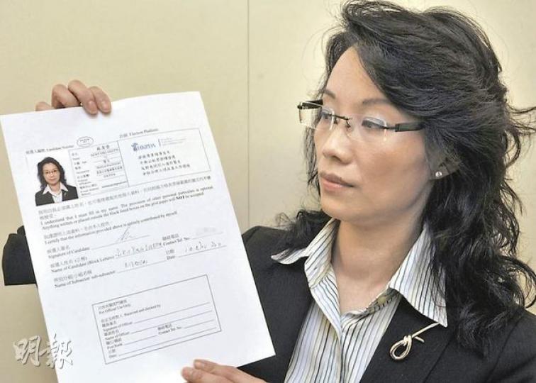 公共醫療醫生協會會長蘇潔瑩原定昨日與醫協團隊報名參選選委,但臨時出現內訌,打散參選計劃。(余俊亮攝) 公共醫療醫生協會會長蘇潔瑩原定昨日與醫協團隊報名參選選委,但臨時出現內訌,打散參選計劃。(余俊亮攝)