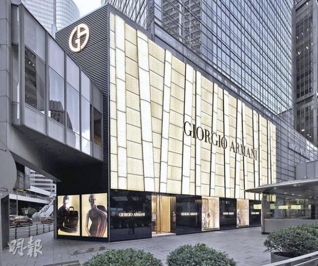 Giorgio Armani新店設計簡約雋永，利用光線與空間製造對比效果，配合品牌時尚風格。 （微博圖片）Giorgio Armani大中華區代言人舒淇，將以VIP嘉賓身分現身中環旗艦店開幕酒會。（微博圖片）