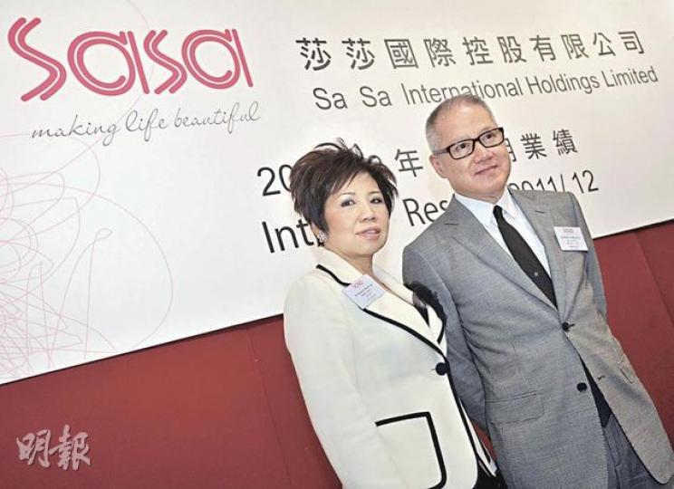 郭少明表示,內地業務下半年的虧損最多與上半年相若,暫時未能預計何時可轉虧為盈。圖左為莎莎副主席郭羅桂珍。(余俊亮攝) 郭少明表示,內地業務下半年的虧損最多與上半年相若,暫時未能預計何時可轉虧為盈。圖左為莎莎副主席郭羅桂珍。(余俊亮攝)
