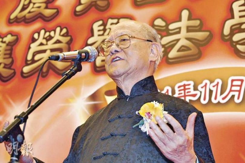 前港區全國人大代表吳康民表示,即將公布參選特首的梁振英最後能否取得足夠提名入閘,關鍵是大老闆會否出手影響選委。(李紹昌攝)將於本月27日宣布參選特首的梁振英(右)表示,正密鑼緊鼓準備,當日會一併公布其競選班子。圖為梁出席活動時遇上立法會主席曾鈺成(左)。(李紹昌攝) 前港區全國人大代表吳康民表示,即將公布參選特首的梁振英最後能否取得足夠提名入閘,關鍵是大老闆會否出手影響選委。(李紹昌攝)將於本月27日宣布參選特首的梁振英(右)表示,正密鑼緊鼓準備,當日會一併公布其競選班子。圖為梁出席活動時遇上立法會主席曾鈺成(左)。(李紹昌攝)