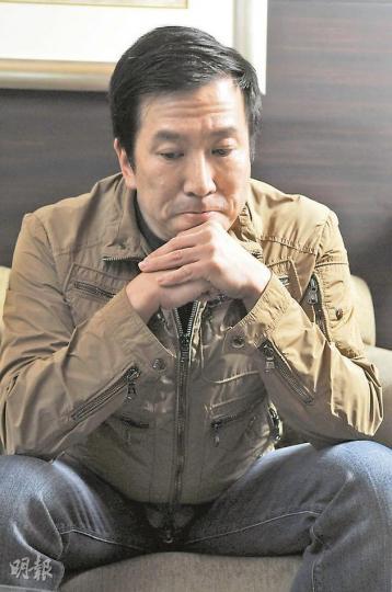 周五再次上庭的陳振聰,承認有財政壓力,最近因業主加租,決定搬離月租50萬元的歌賦山道大宅,正物色可以讓其妻養狗、租金合理的住所。(陳淑安攝) 周五再次上庭的陳振聰,承認有財政壓力,最近因業主加租,決定搬離月租50萬元的歌賦山道大宅,正物色可以讓其妻養狗、租金合理的住所。(陳淑安攝)
