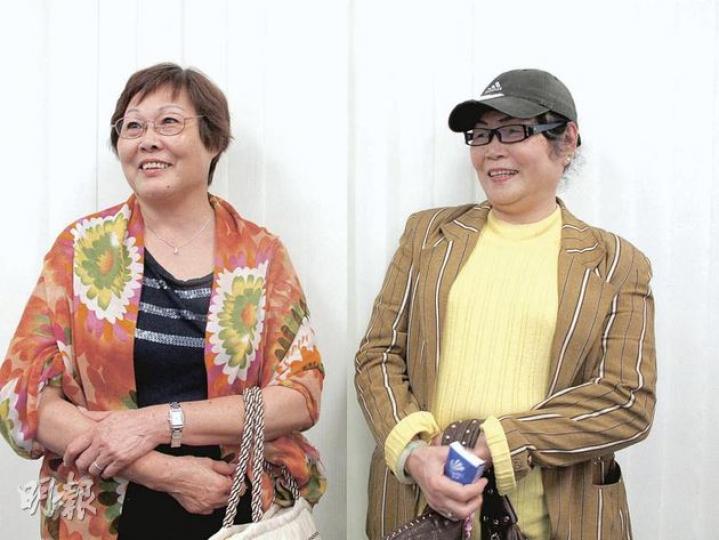 陸女士(左)和高女士(右)在社工的鼓勵下走出自我封閉,每周回博愛醫院參加活動,認識了一班可傾訴心事的老友記,逐漸變得開朗。(余卓善攝) 陸女士(左)和高女士(右)在社工的鼓勵下走出自我封閉,每周回博愛醫院參加活動,認識了一班可傾訴心事的老友記,逐漸變得開朗。(余卓善攝)
