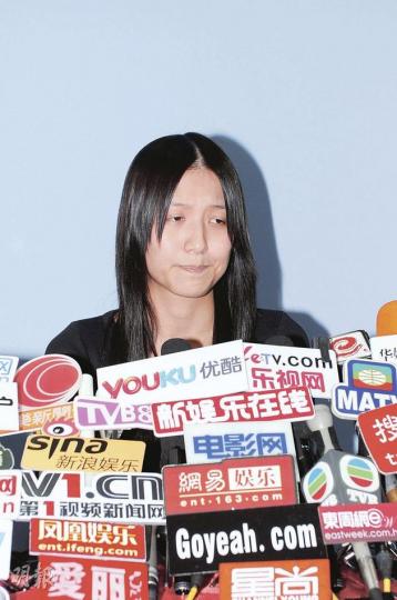 陳嘉桓昨日以素顏出席記者會，面容憔悴的她雙目無神，與以往大有分別。（攝影：鍾偉茵 孫華中）