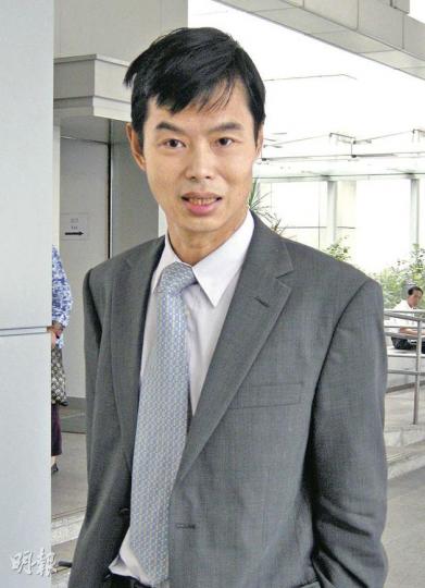 前油尖旺(大南區)區議員陳文佑(圖)於今屆區選中以171票之差,敗於莊永燦;莊永燦碰巧是本案代表原告入稟的律師行合伙人之一。(梁珮珊攝) 前油尖旺(大南區)區議員陳文佑(圖)於今屆區選中以171票之差,敗於莊永燦;莊永燦碰巧是本案代表原告入稟的律師行合伙人之一。(梁珮珊攝)