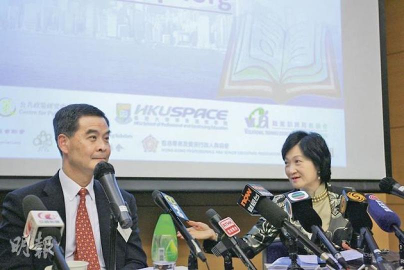 梁振英（左）及葉劉淑儀（右）昨晚出席「香港專上教育該何處往」研討會，大談本港專上教育發展。葉太表示會循序漸進部署參選特首。（郭慶輝攝）