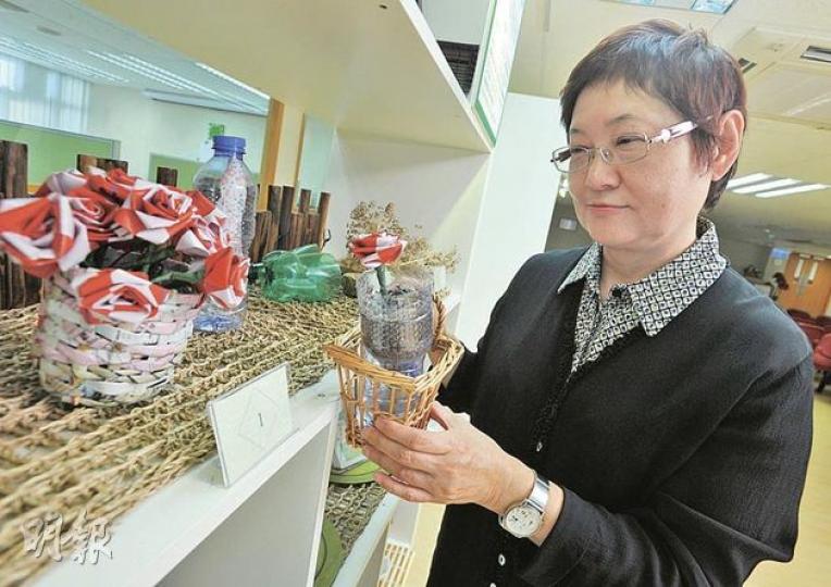 社企聯展小組召集人郁德芬望透過更多「社企總匯點」作宣傳,明日起在會展舉行的社企聯展,集合了60間社企展銷,市民可免費入場。(李澤彤攝) 社企聯展小組召集人郁德芬望透過更多「社企總匯點」作宣傳,明日起在會展舉行的社企聯展,集合了60間社企展銷,市民可免費入場。(李澤彤攝)