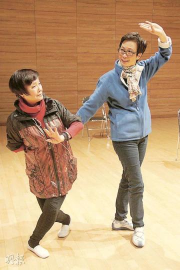 阿刨（右）、阿嗲為粵劇折子戲進行響排，投入又認真。（攝影/記者﹕葉靜文）