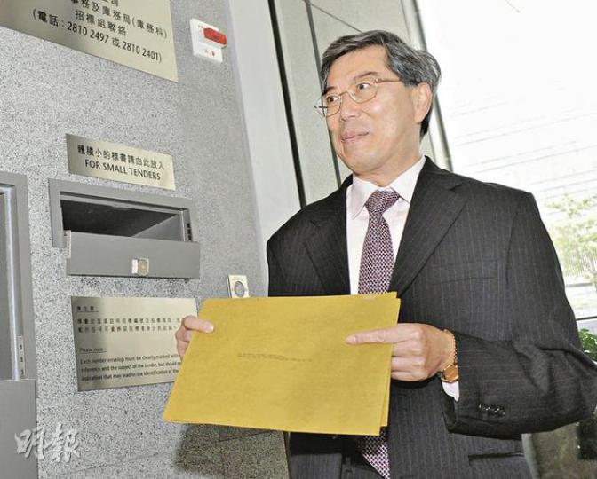 李永修表示,若投得兩幅長沙地皮,將計劃建30幢面積逾2000方呎的洋房。(劉焌陶攝) 李永修表示,若投得兩幅長沙地皮,將計劃建30幢面積逾2000方呎的洋房。(劉焌陶攝)