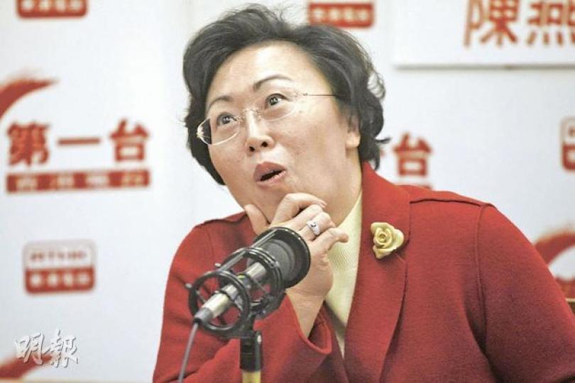 運輸及房屋局長鄭汝樺稱,若當局最終成功立法禁止以誤導手法賣一手樓,預料日後一些過分誇張的賣樓廣告會大為收斂。(李紹昌攝) 運輸及房屋局長鄭汝樺稱,若當局最終成功立法禁止以誤導手法賣一手樓,預料日後一些過分誇張的賣樓廣告會大為收斂。(李紹昌攝)