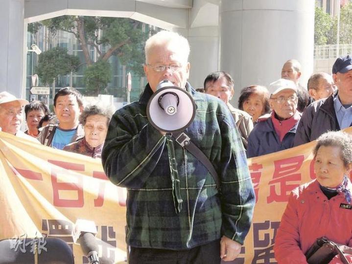 甘浩望神父要兩地政府加快審批港人內地超齡子女申請居港的申請,若於明年1月14日未有確實的回應,考慮將抗議行動升級。(楊嘉欣攝) 甘浩望神父要兩地政府加快審批港人內地超齡子女申請居港的申請,若於明年1月14日未有確實的回應,考慮將抗議行動升級。(楊嘉欣攝)