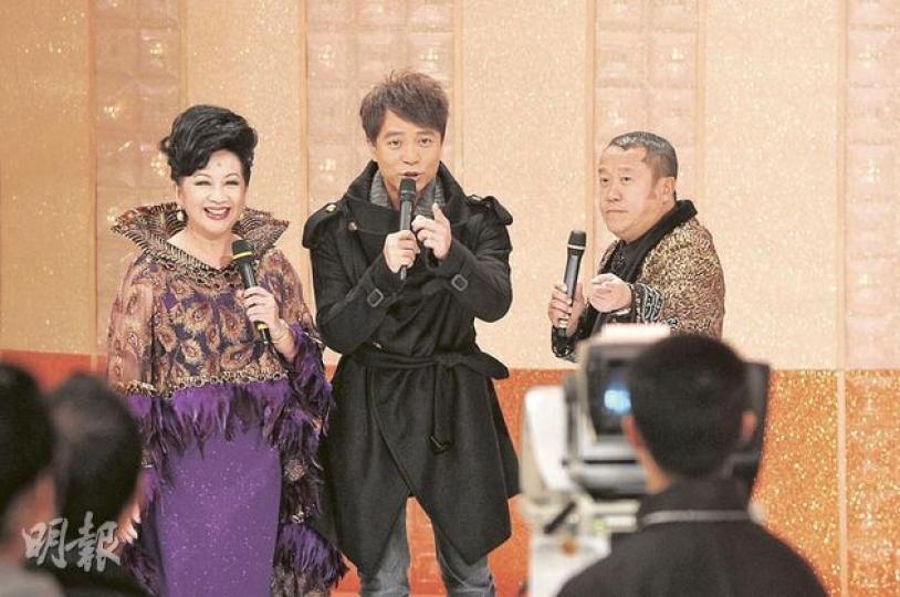 李克勤在東華演唱《孔明燈》，被曾志偉笑指他表演破冰。（攝影：劉永銳）