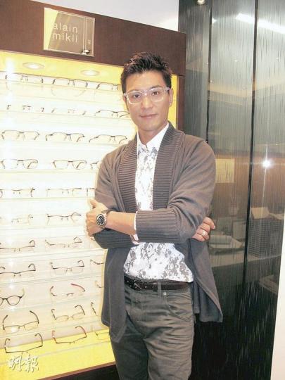 陳展鵬工作密麻麻，可謂豬籠入水。（攝影/記者：鍾一虹）