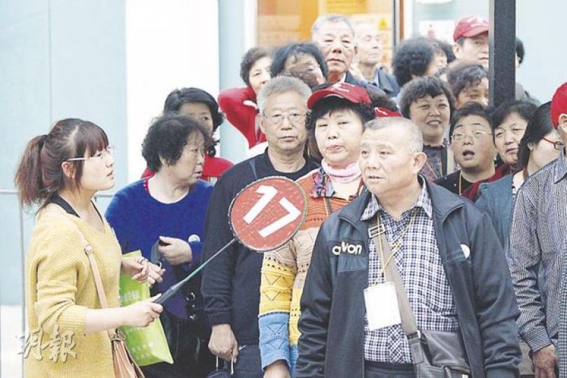 內地團不時傳出強迫購物事件,政府欲成立獨立法定機構規管旅遊業。(郭慶輝攝) 內地團不時傳出強迫購物事件,政府欲成立獨立法定機構規管旅遊業。(郭慶輝攝)