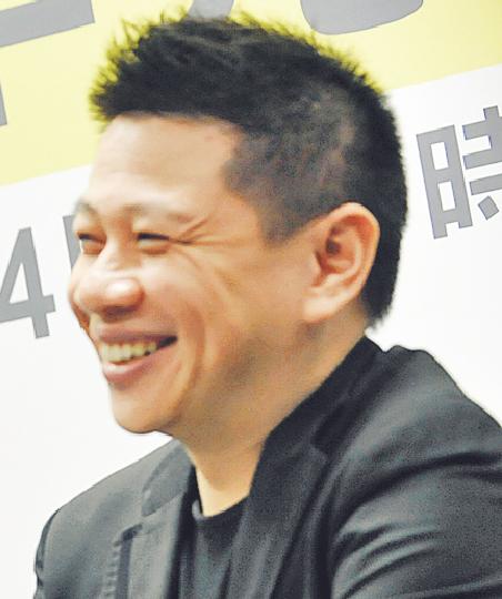 蕭定一稱與梁振英做鄰居多年,曾與其家人爭執,認為梁有氣燄,若他做特首會擔心言論及新聞自由方面的問題。(葉漢華攝) 蕭定一稱與梁振英做鄰居多年,曾與其家人爭執,認為梁有氣燄,若他做特首會擔心言論及新聞自由方面的問題。(葉漢華攝)