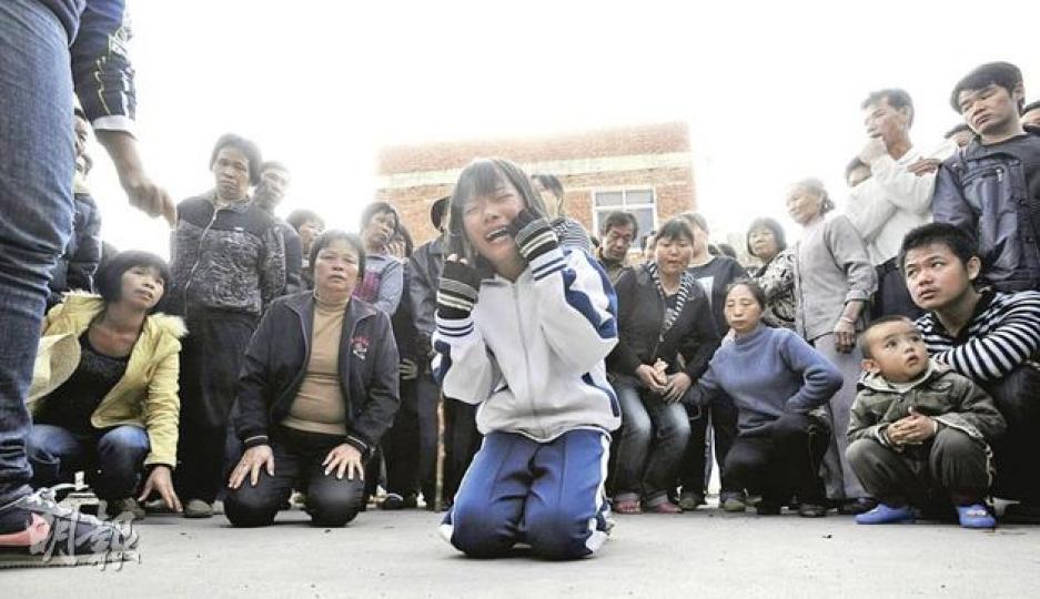 烏坎村代表昨與附近20條村的代表開會,烏坎代表稱歡迎他們來慰問,但別當政府的說客。(明報記者攝)
烏坎村代表昨與附近20條村的代表開會,烏坎代表稱歡迎他們來慰問,但別當政府的說客。(明報記者攝)