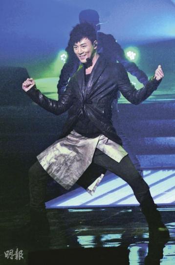 容祖兒奪得「最受歡迎女歌手獎」、「全球觀眾最愛粵語歌曲獎」及「金曲獎」，不比過江龍遜色。（攝影：梁迺楠）
