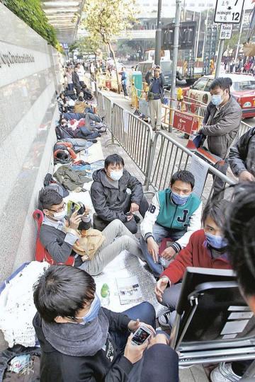 亞洲遊戲展其中一個焦點產品是由Sony在港首度推售、可隨時隨地連線打機的PS Vita。(李紹昌攝) 亞洲遊戲展其中一個焦點產品是由Sony在港首度推售、可隨時隨地連線打機的PS Vita。(李紹昌攝)
