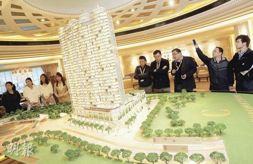 「御金•國峯」首度曝光的示範單位,裝修設計布局與信置同系豪宅如九龍塘逸瓏、奧運站帝峯皇殿等,可謂一脈相承。(林振東攝)
「御金•國峯」首度曝光的示範單位,裝修設計布局與信置同系豪宅如九龍塘逸瓏、奧運站帝峯皇殿等,可謂一脈相承。(林振東攝)
